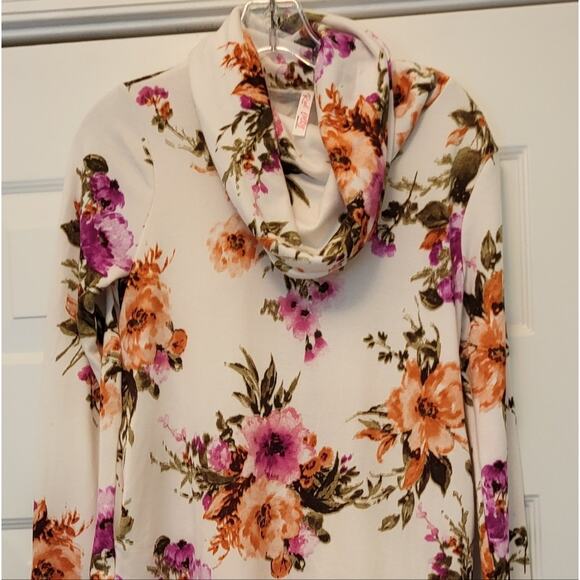 NEW BOHO FLORAL TOP Size Small Cowl Neck by Red Lolly - Picture 1 of 16